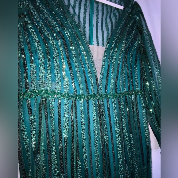 MAC DUGGAL Long Sleeve Sequin Emerald Green Gown - Picture 12 of 12
